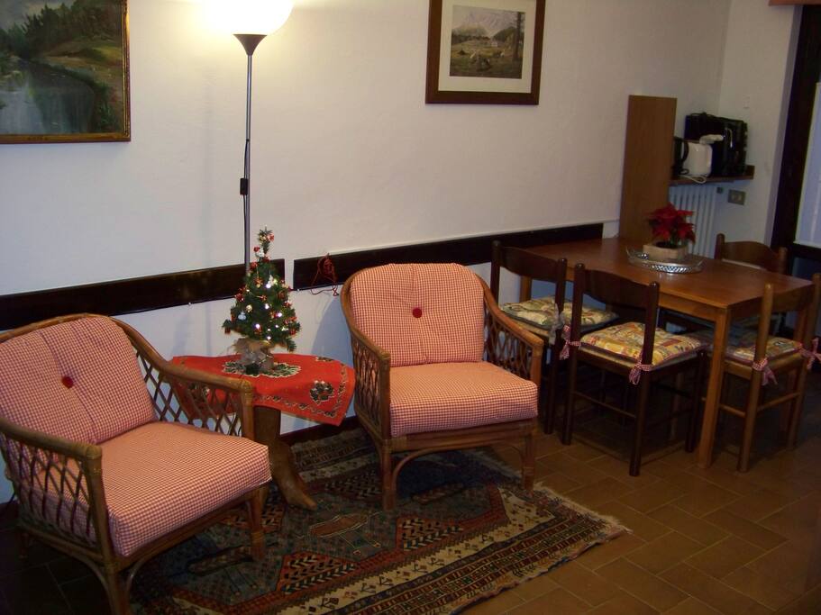 Angolo soggiorno e pranzo
