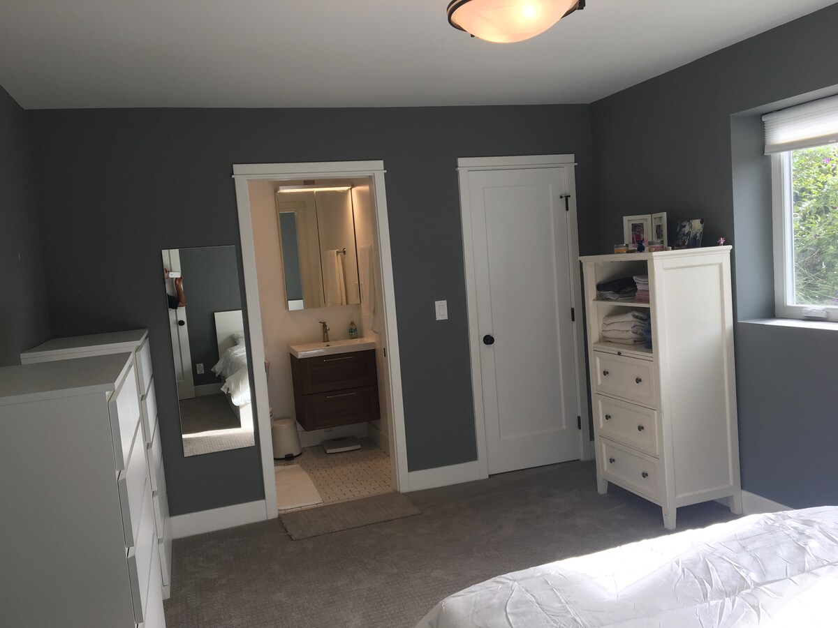 Glavna spavaća soba/privatna kupaonica