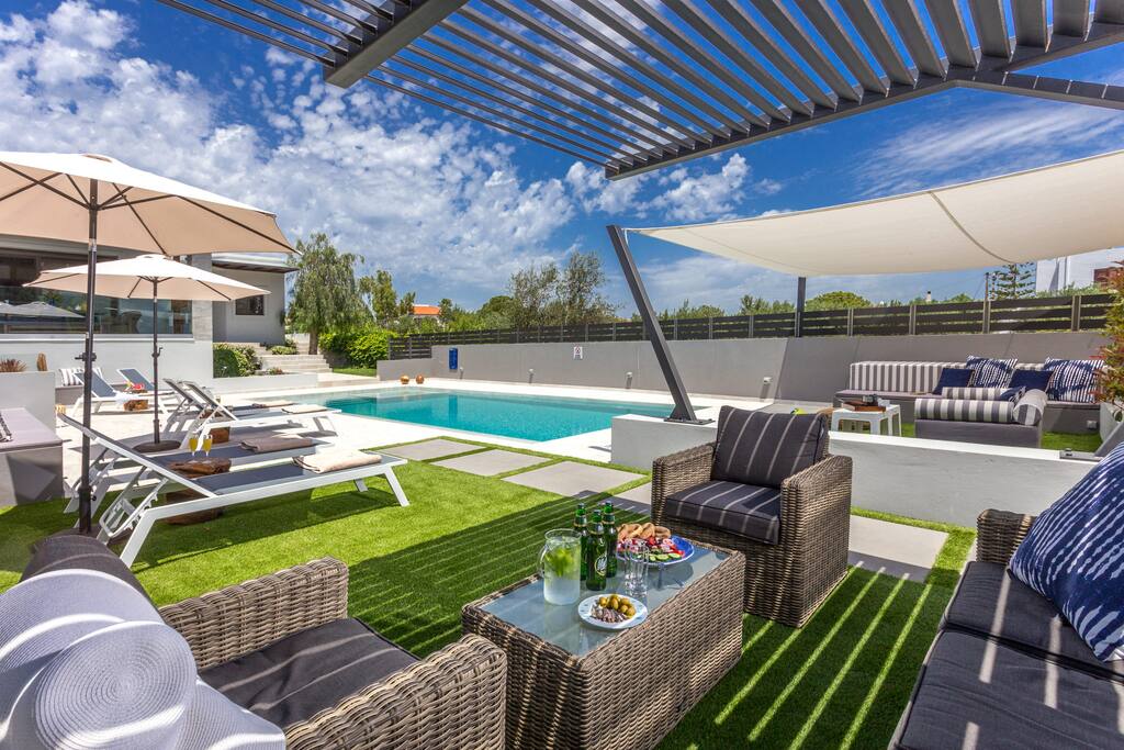 sun beds and many different seating areas outdoor
