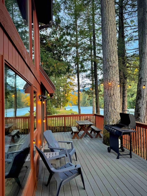 Riverfront Cabin, Cov Hot Tub, King Bed- Fox Haven