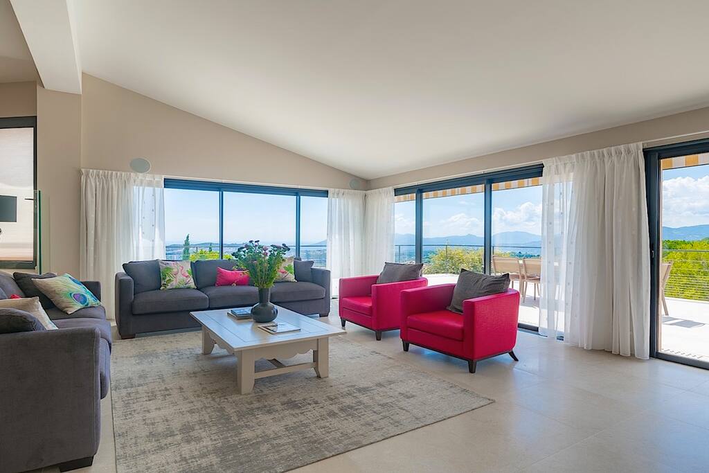 Lounge with picture windows