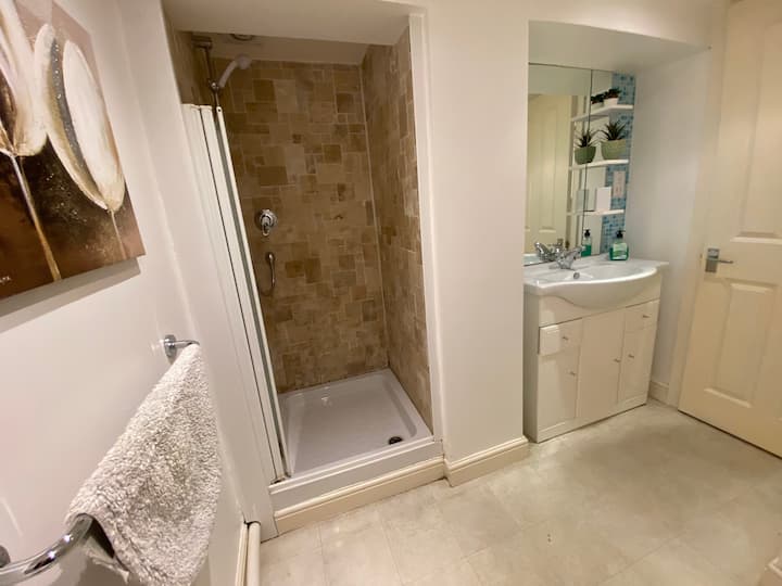 10 Best ShortTerm Rentals In Guildford, UK Updated 2024 Trip101