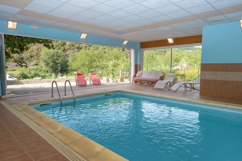 Piscine couverte et chauffée au solaire
