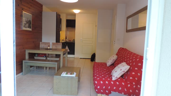 带沙发床的客厅