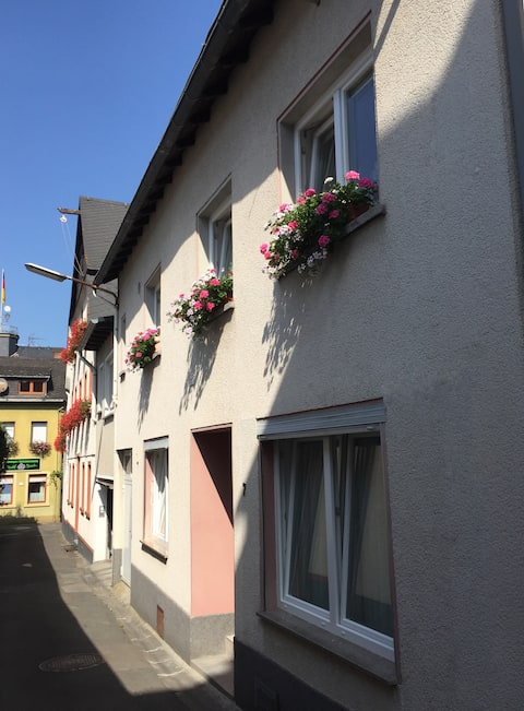 Popular Airbnb listing: FeWo Stadtmitte – In the thick of it instead of just being there! in Boppard