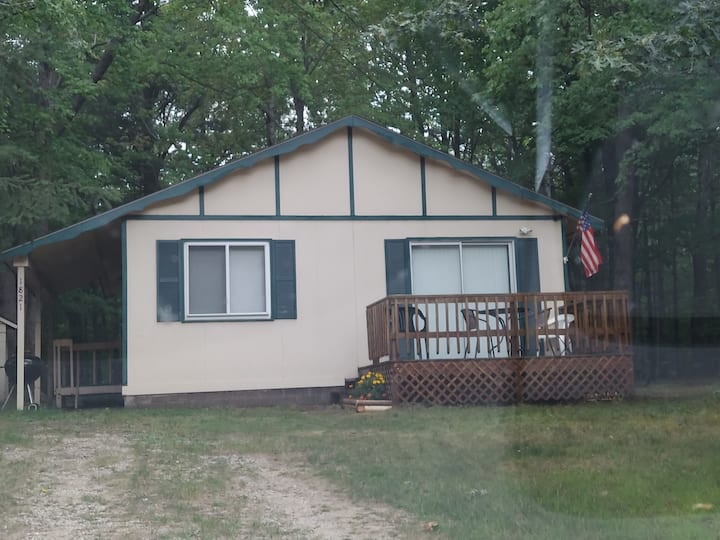 The Cabin at Lake Ogemaw Cabins for Rent in West Branch, Michigan