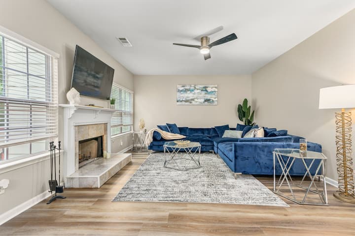 Obiteljska soba s IZNIMNO VELIKIM prostorom za sjedenje otvorenim za kuhinju