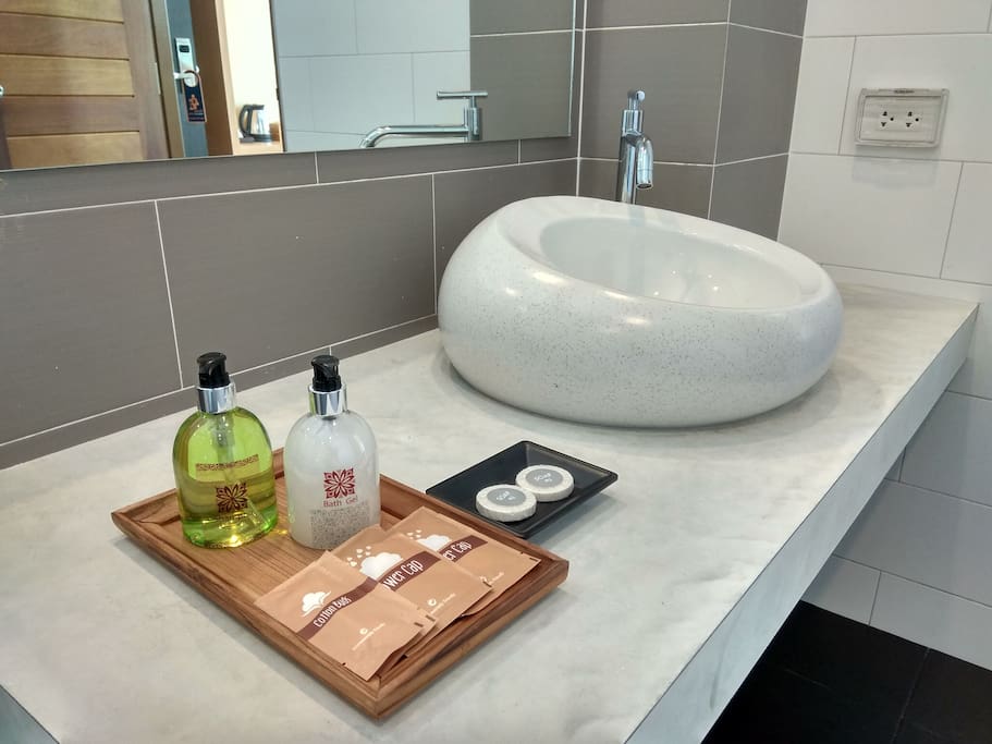 Bathroom amenities