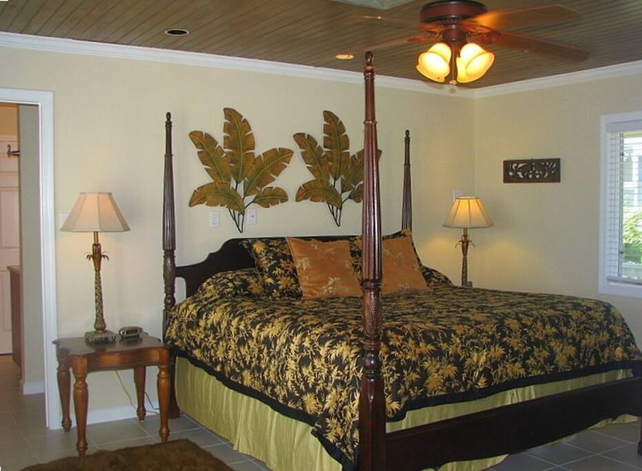 Tommy Bahama Master/French doors leading to balcony over looking Pool