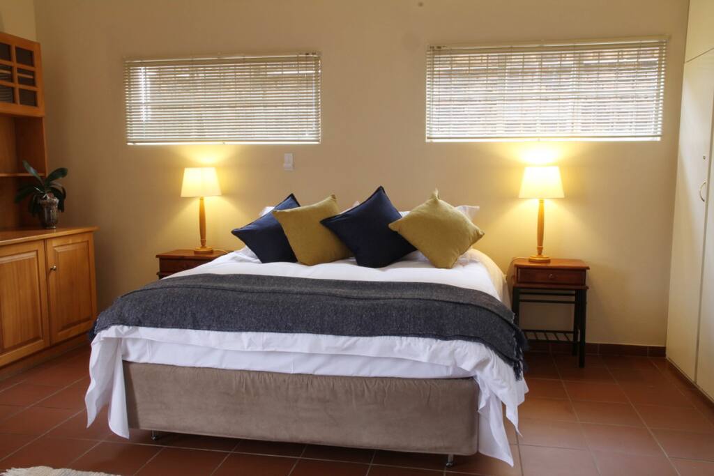 You are guaranteed to have a good night sleep in this comfortable queen size bed.