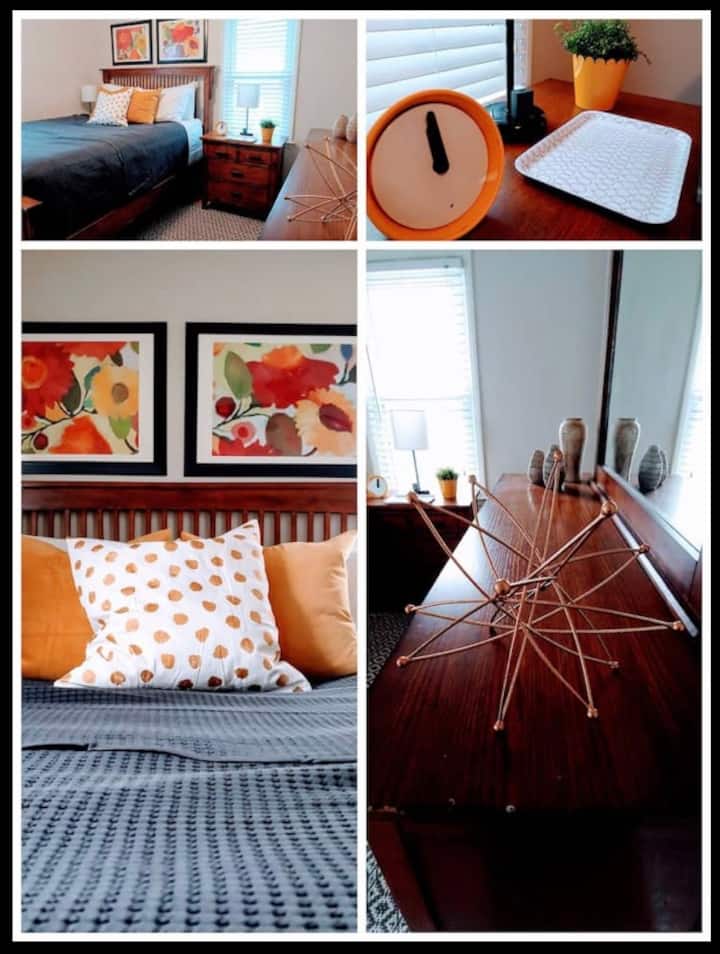 El dormitorio principal tiene una cama queen y un vestidor grande.  Ambas habitaciones tienen un armario dedicado a tu uso.