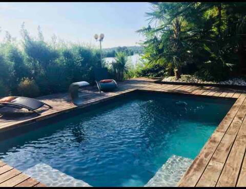 Beautiful waterfront house - 20 minutes from Paris