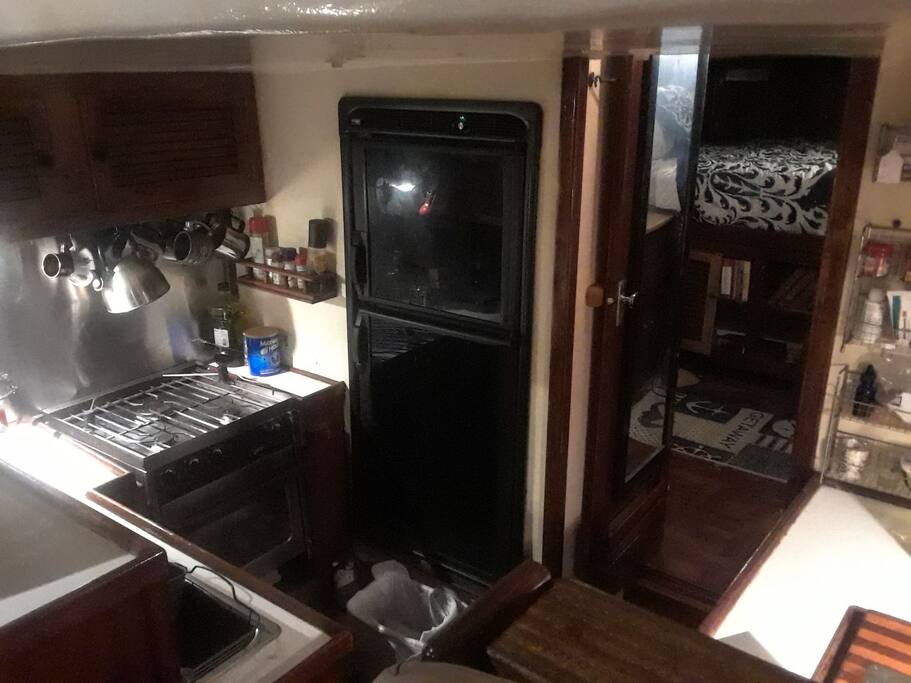Fridge, freezer, stove, oven, kitchenware