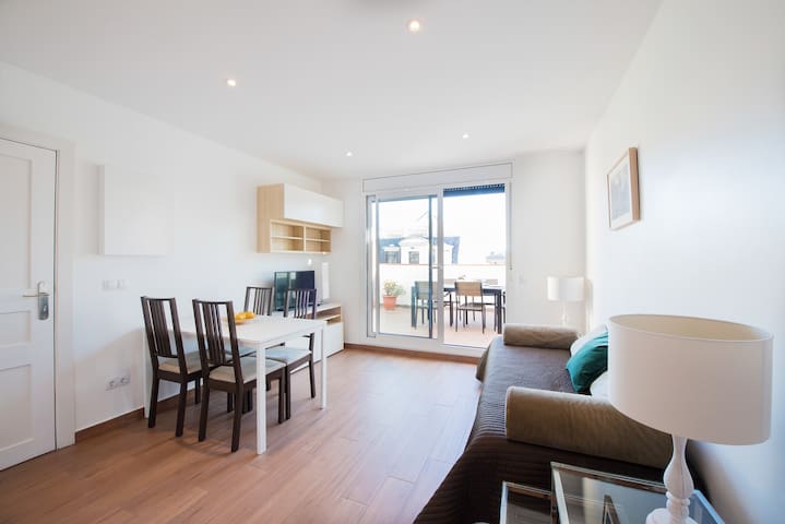 Romantic Apartment with Terrace (52) HUTB: 004806