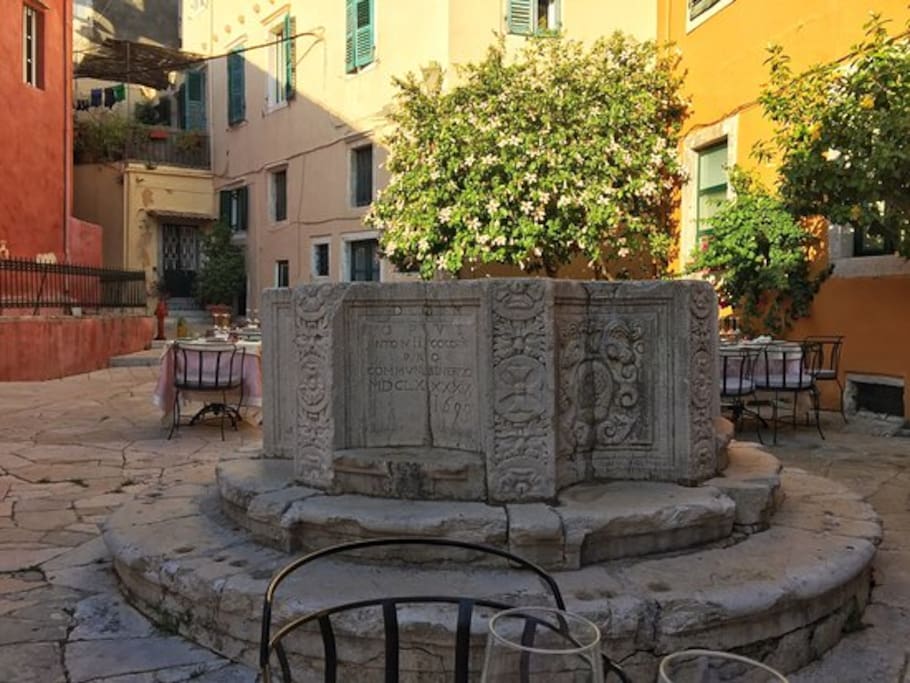 venetian well square