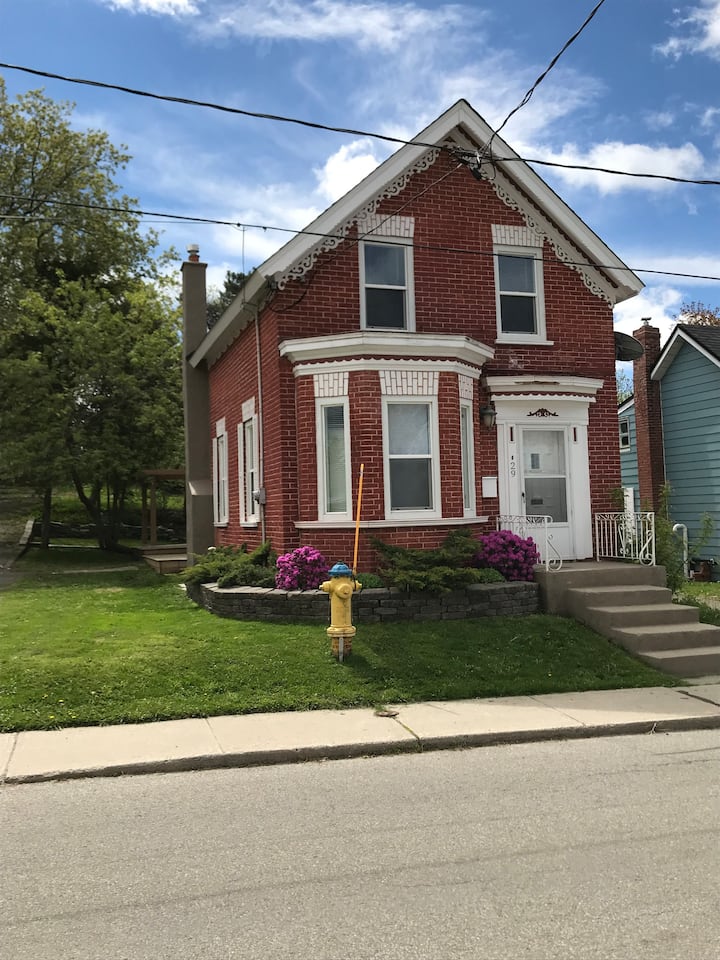 Downtown Escape Cozy Updated Home with Hot Tub Houses for Rent in Brockville, Ontario, Canada