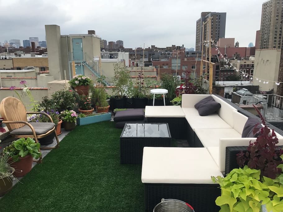 Top level of PRIVATE roof deck garden *all yours* !!! Views of Empire State Building, Williamsburg/Brooklyn/Manhattan Bridge, One World Trade, Chrysler Building & more !