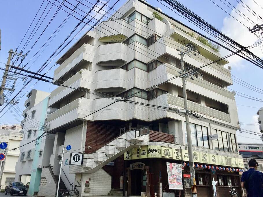 外観
2階部分が当施設です