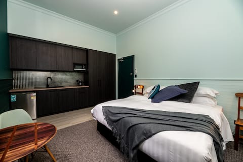 Top Airbnb: Chic & Spacious | 1-min Walk to Healesville Town in Healesville