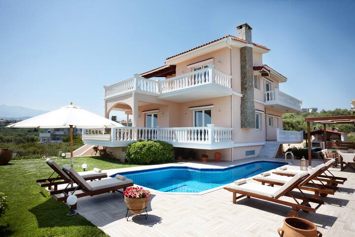 Villa Vanelia Mare – Your Greek summer dream! gallery image 2