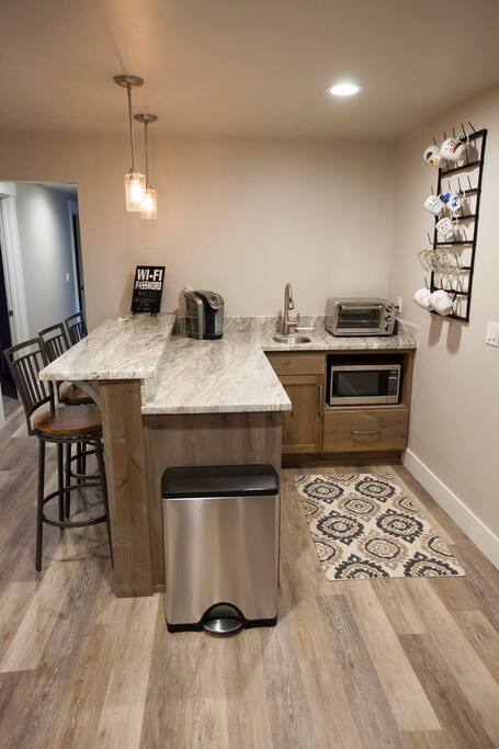 Bar/Kitchenette