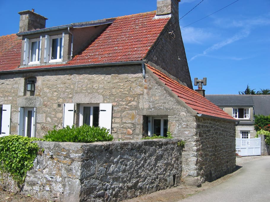 Coté cour.