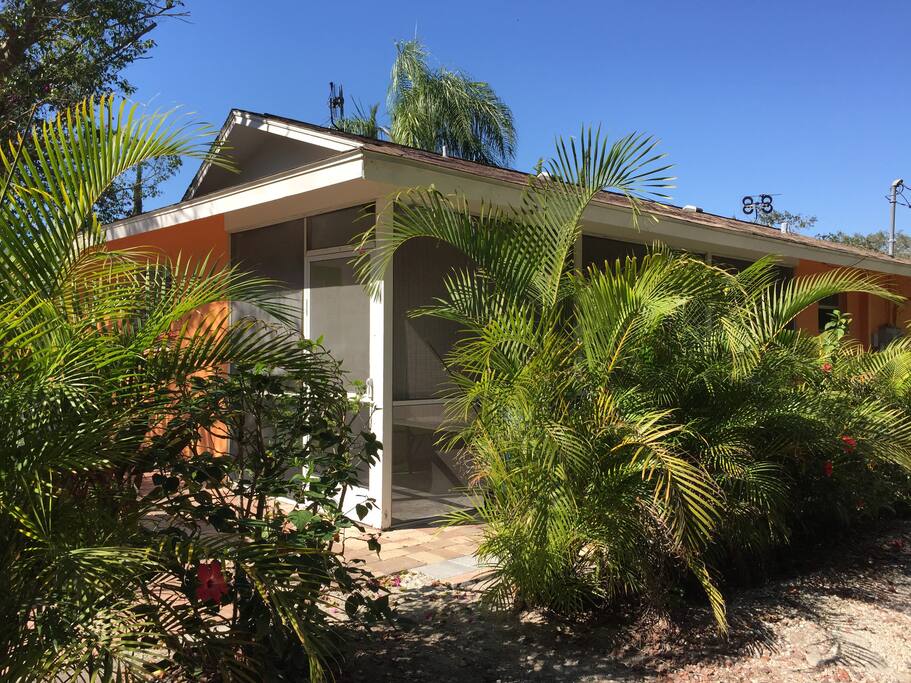 Private Screen porch lanai at Tropical Breeze