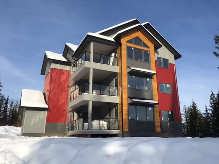 The Crest Unit 1 Condominiums for Rent in Rossland, British