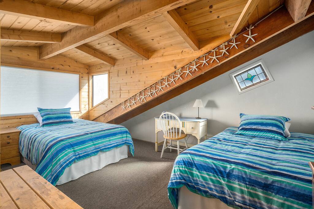 Bedroom 3, 2 queen beds