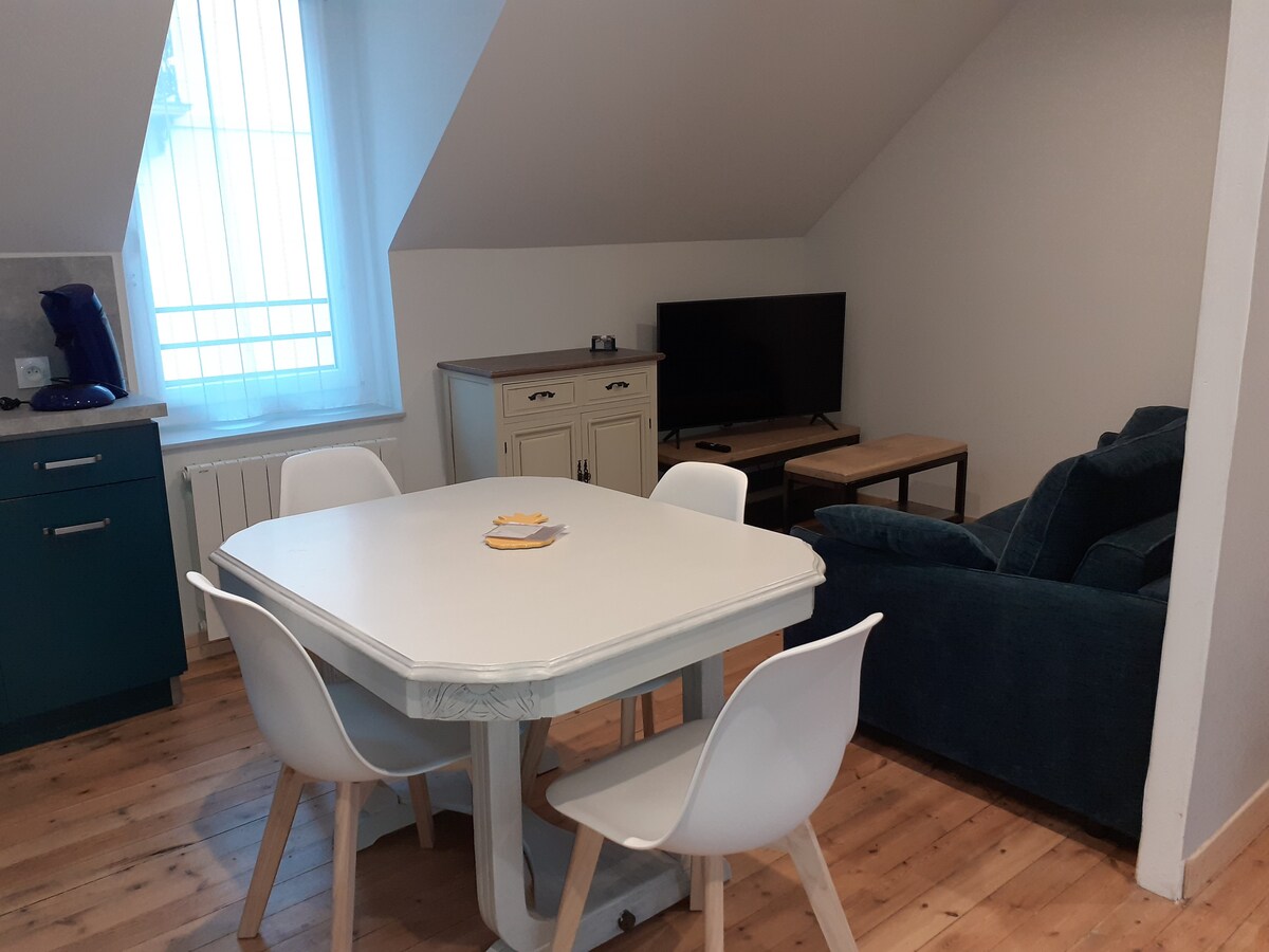 Popular Airbnb listing: SINGLE-FAMILY HOUSE WITH GARAGE and LARGE STUDIO in Le Tréport