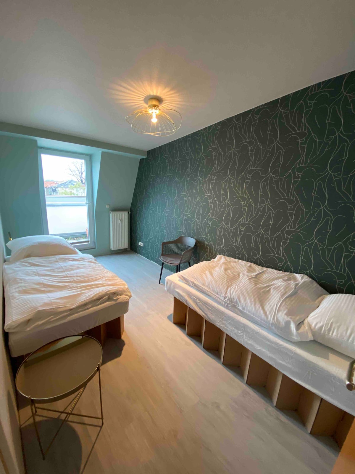 Spálňa 2 s dvoma 90 samostatnými lôžkami. Na požiadanie je možné pridať prístelku.