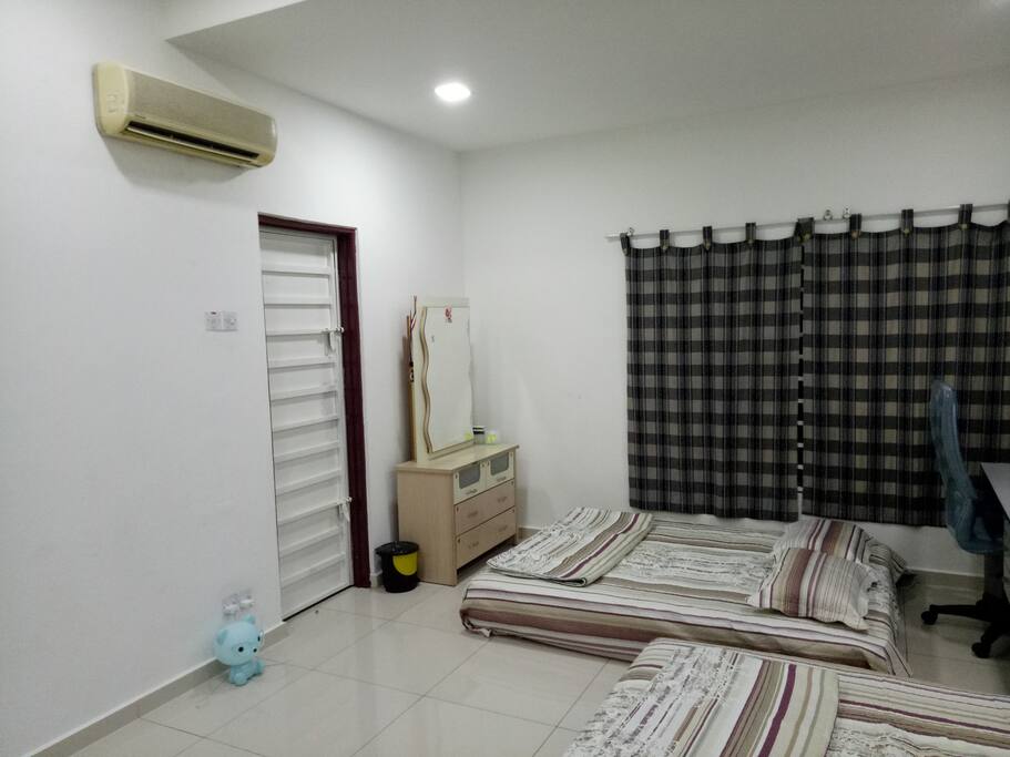 Bedroom with air-condotioning...