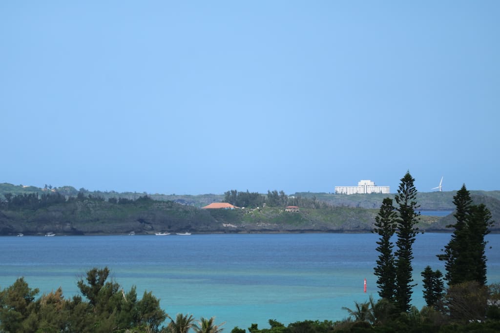 海景 リビング及び浴室から昼間はオーシャンビューがお楽しみ頂けます。