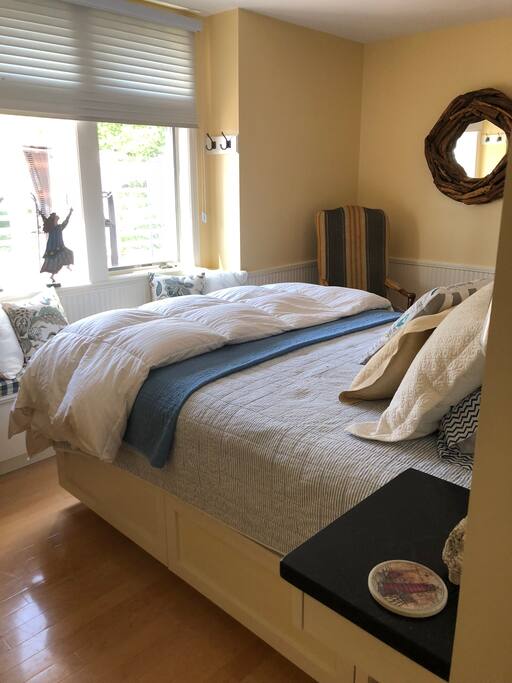 Queen bed