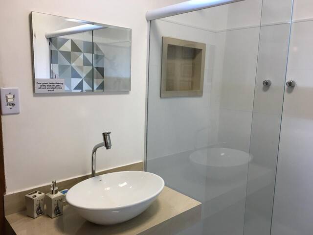 Copacabana: Flat 1 block from beach gallery image 5