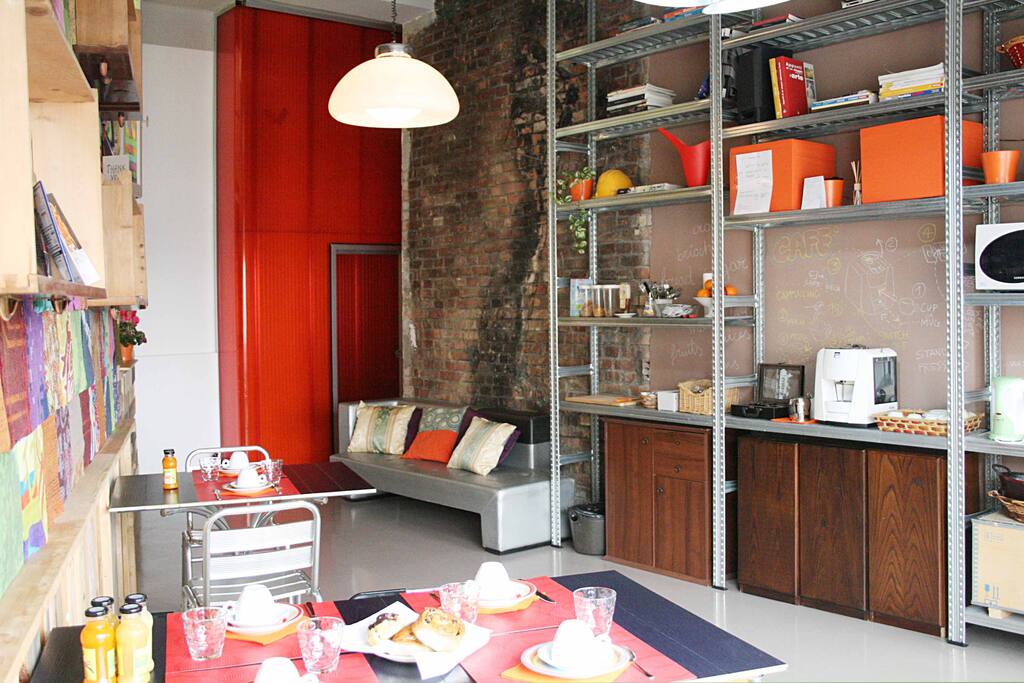 breakfast room