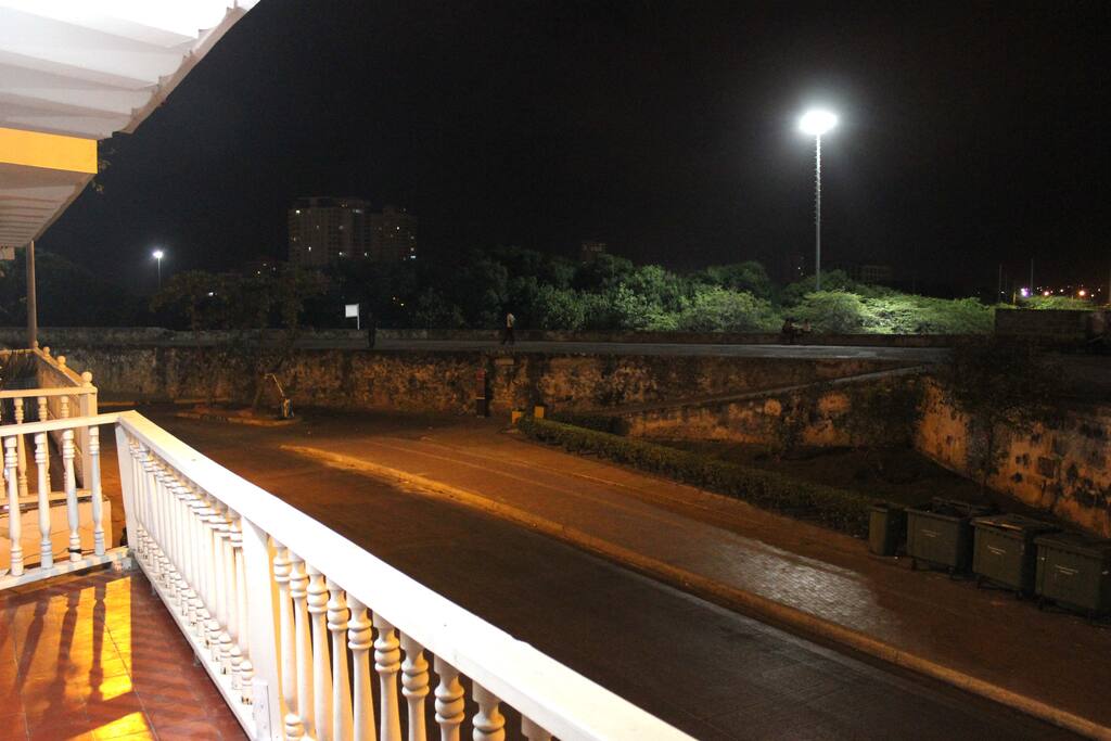 Balcón Principal con vista a las Murallas.