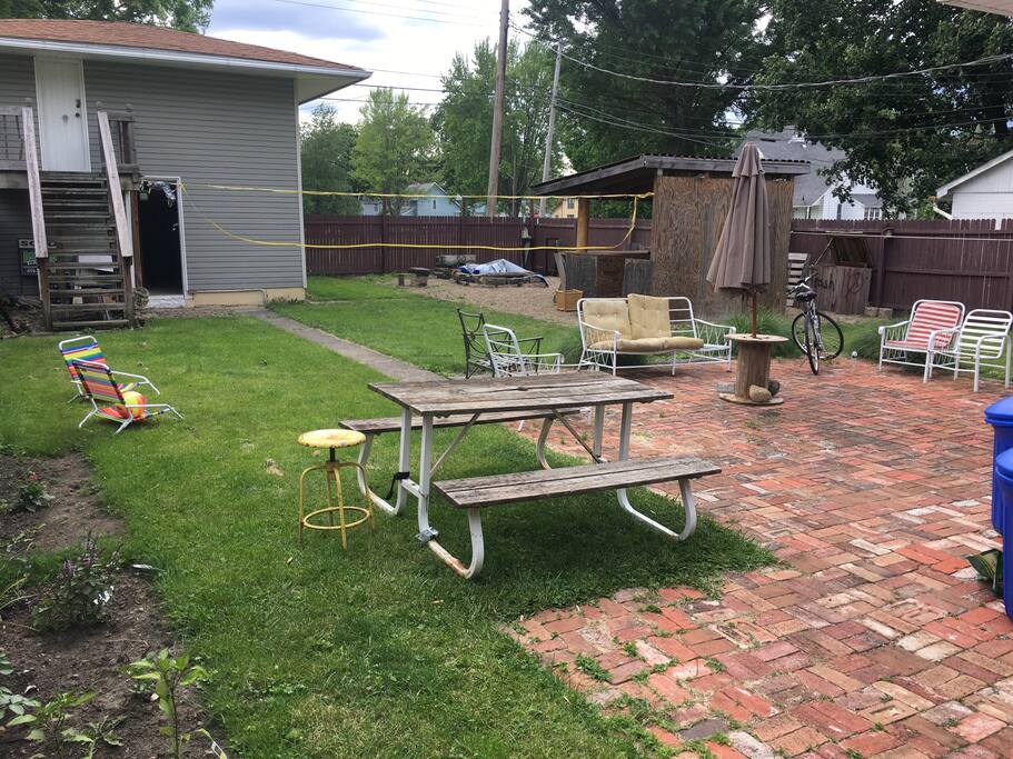 Backyard with Tiki Hut n Furniture