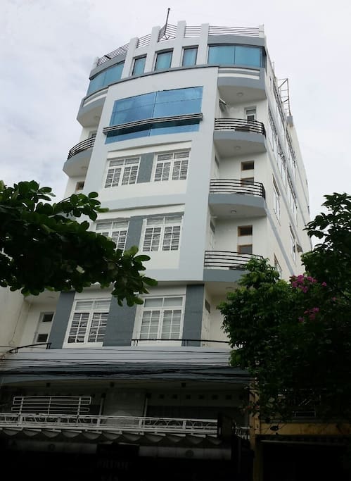 6 story building with elevator