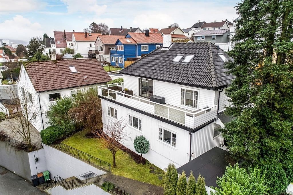 Beautiful house only 15 min walk downtown