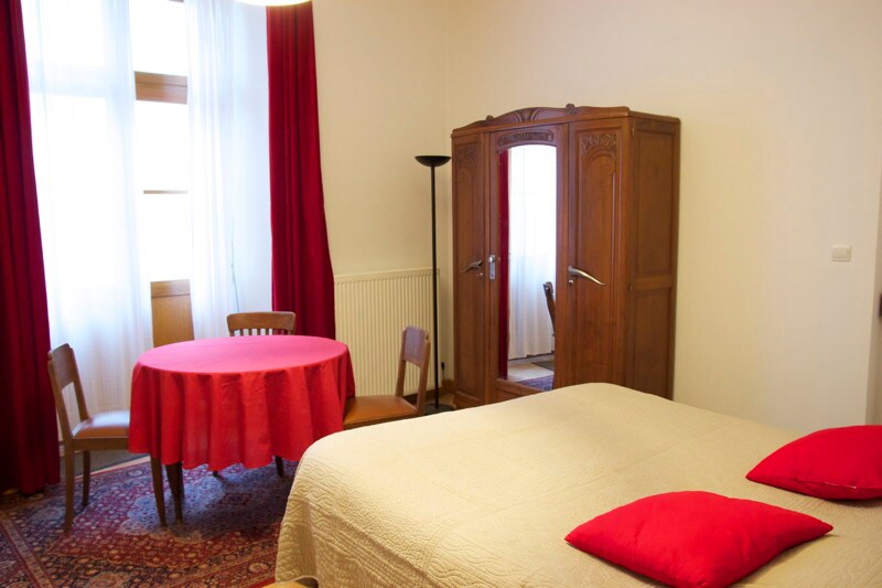 غرفة كبيرة ومريحة.