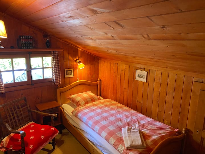 Dormitorio 2: una cama individual en el primer piso.