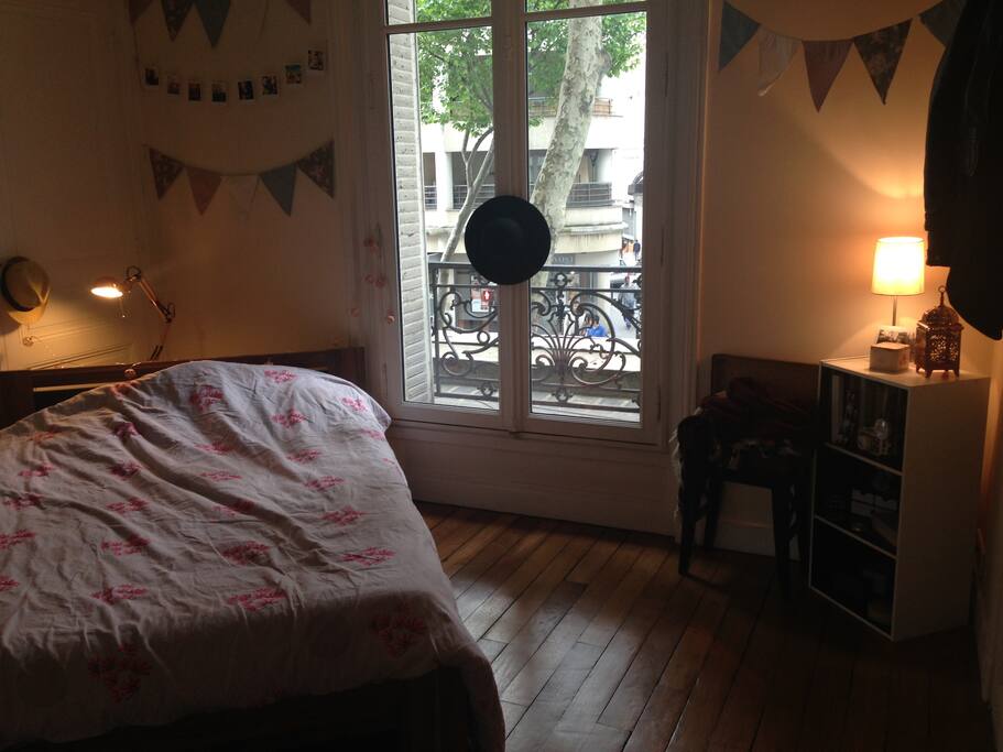 Belle chambre équipée (literie, rangements, chauffage)
