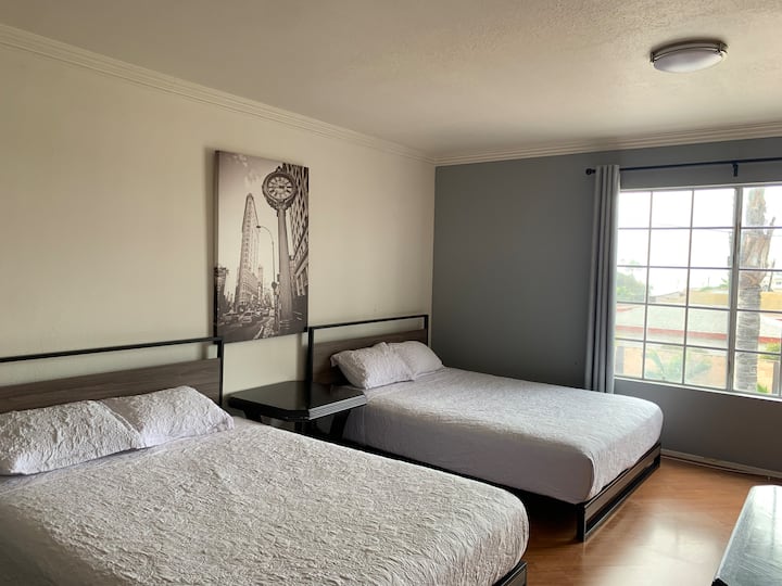 เตียงควีนไซส์ 2 หลังห้องนอนส่วนตัว 