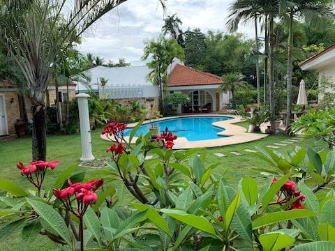 Stylish Cozy Studio/pool/wifi