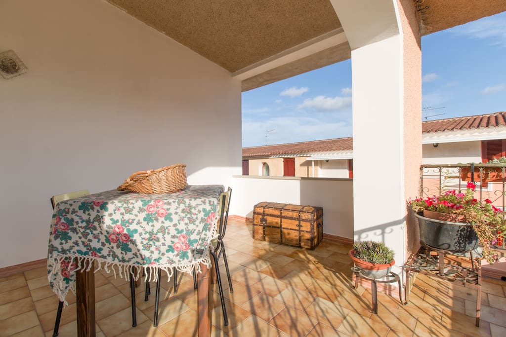 Terrazza lato sud con vista sul monte Tuttavista
