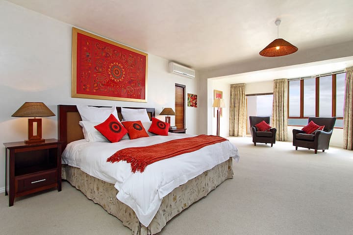 Private villa in Gordon’s Bay: sea views and pool gallery image 2