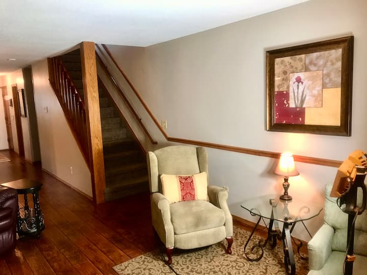 Derby Townhome With Views Of Pool And Pond - Wichita, KS