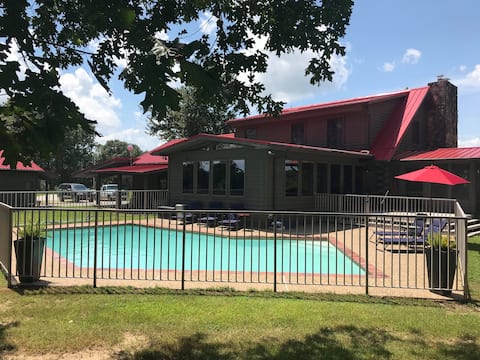 Sugar Cookie Cabin (SALT WATER POOL!)