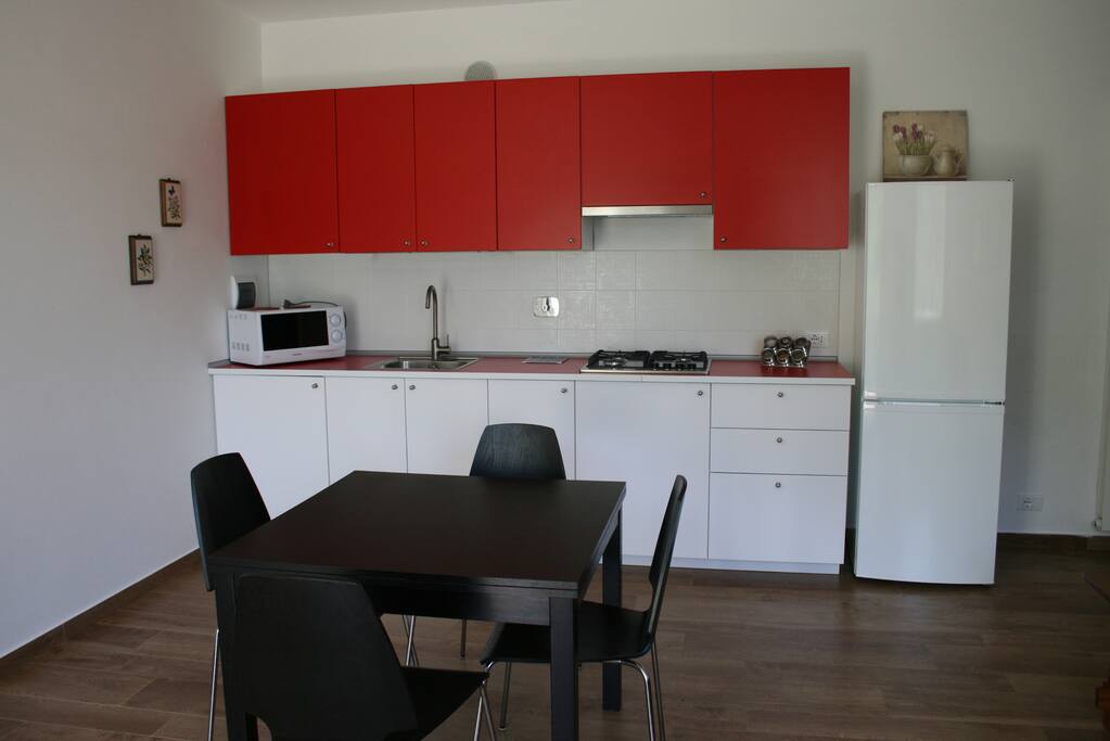 Zona giorno con angolo cucina